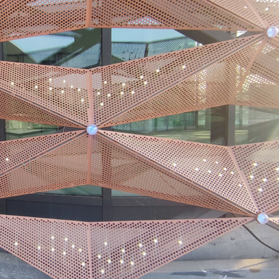 Sistemi di isolamento e luce naturale nella parete tenda in alluminio con tecnologie avanzate di vetro