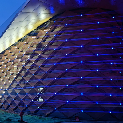 Sistemi di isolamento e luce naturale nella parete tenda in alluminio con tecnologie avanzate di vetro