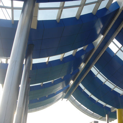 Pensilina per stazione di servizio in acciaio con struttura spaziale, grado Q235/Q345B e durata di 70 anni