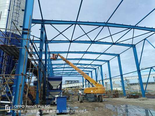 Struttura del tetto del magazzino verniciata o galvanizzata Cornice in acciaio Altezza personalizzata progettata per operazioni di stoccaggio industriale